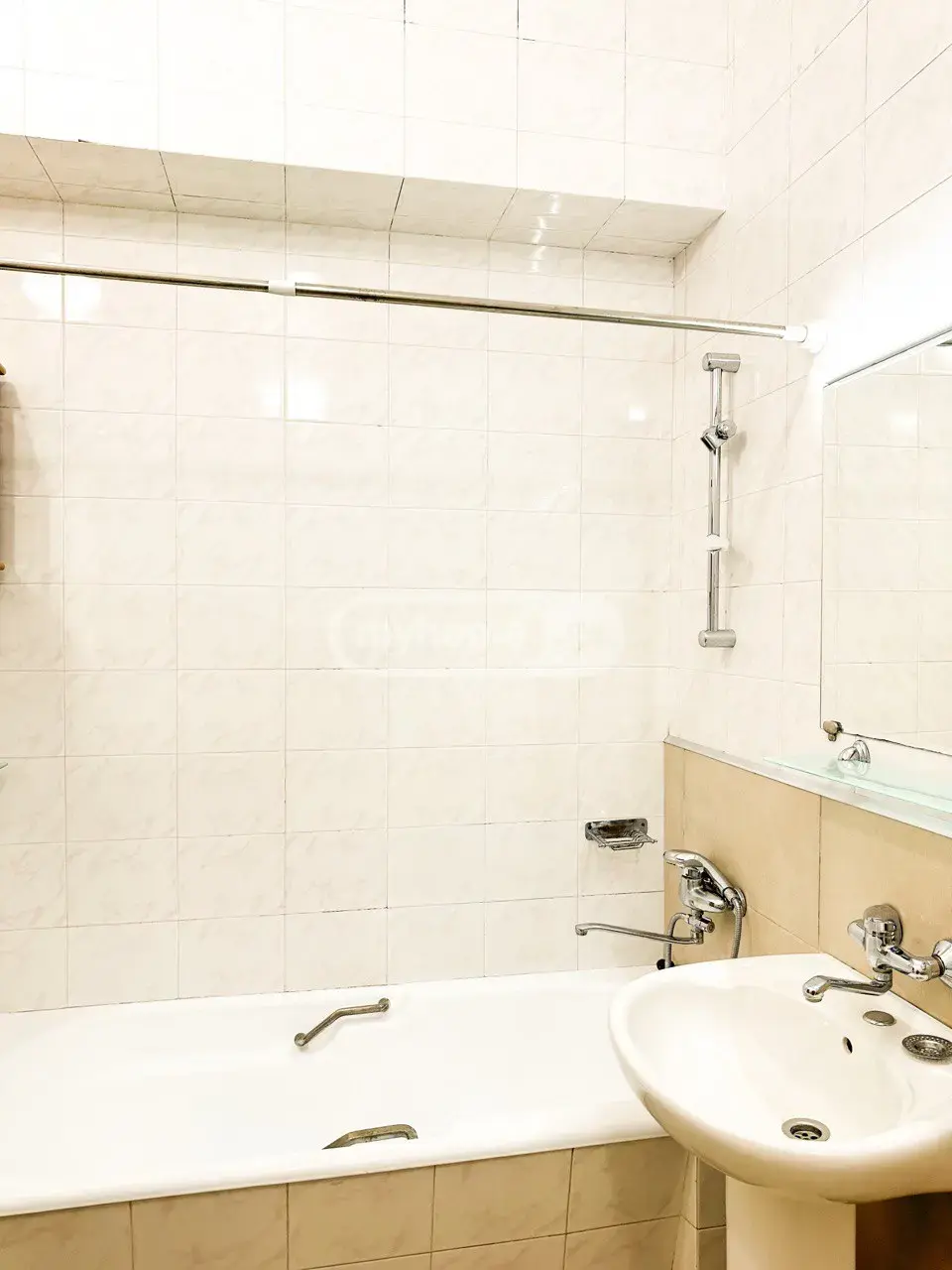 5 Room Flat For Rent. Vake view 24