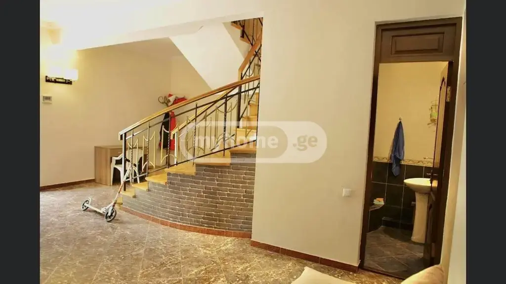 For Rent 7 Room Private House Tsqnetshi view 4