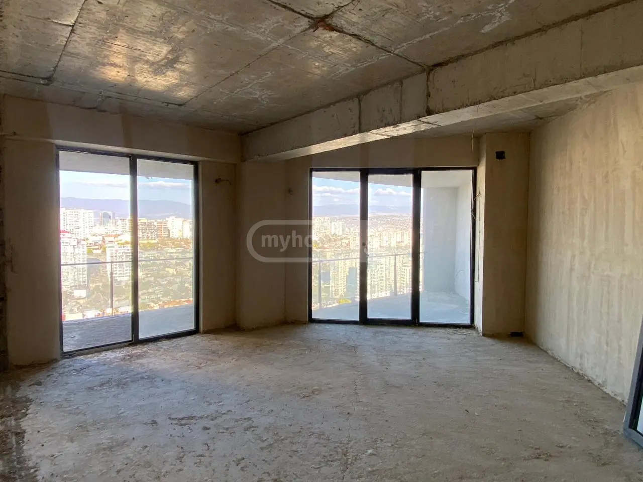 For Sale 4 Room Apartment view 2