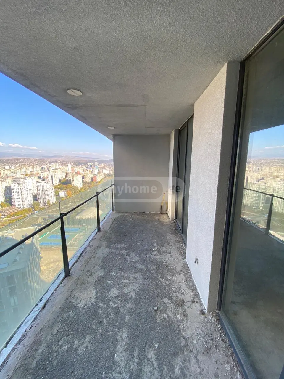 For Sale 4 Room Apartment view 3