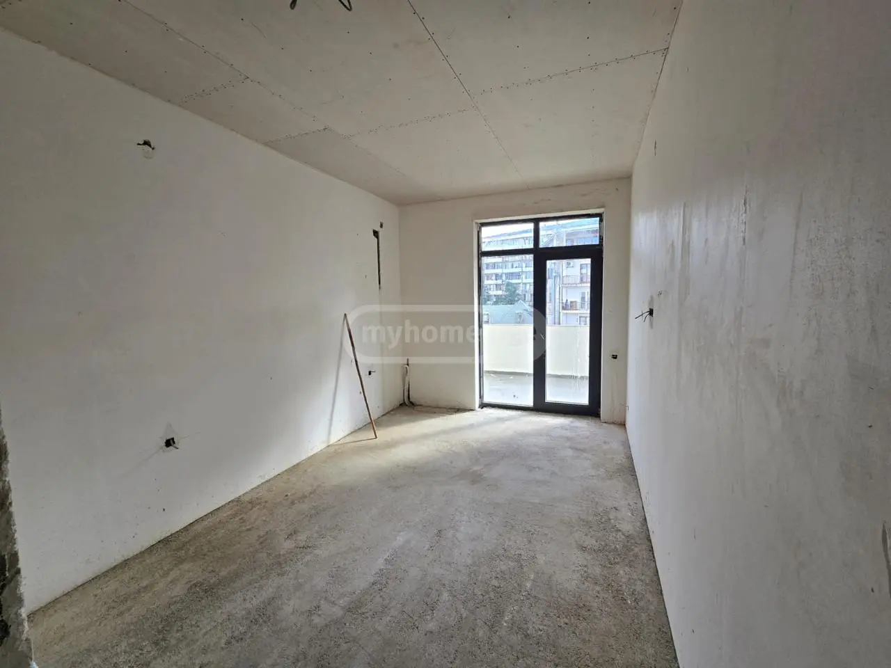 For Sale 4 Room Apartment view 2