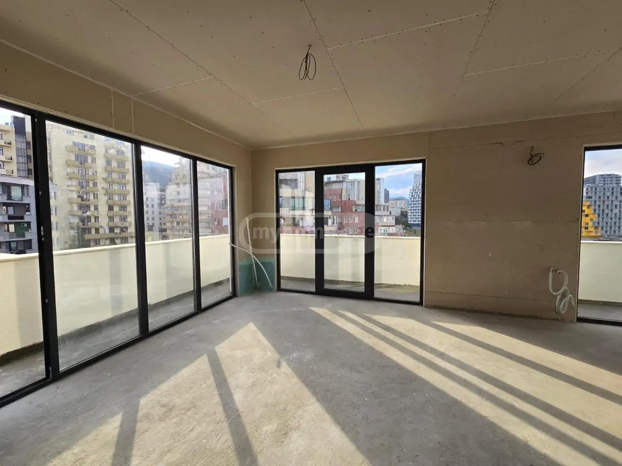 For Sale 4 Room Apartment view 1