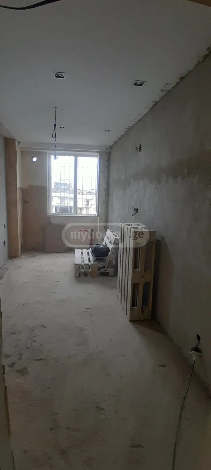 For Sale 4 Room Apartment view 2