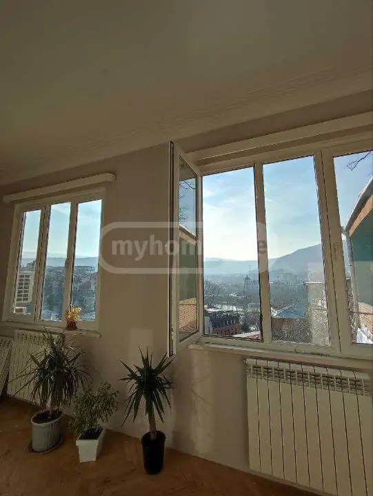 For Sale 4 Room Apartment Chughuretshi view 2