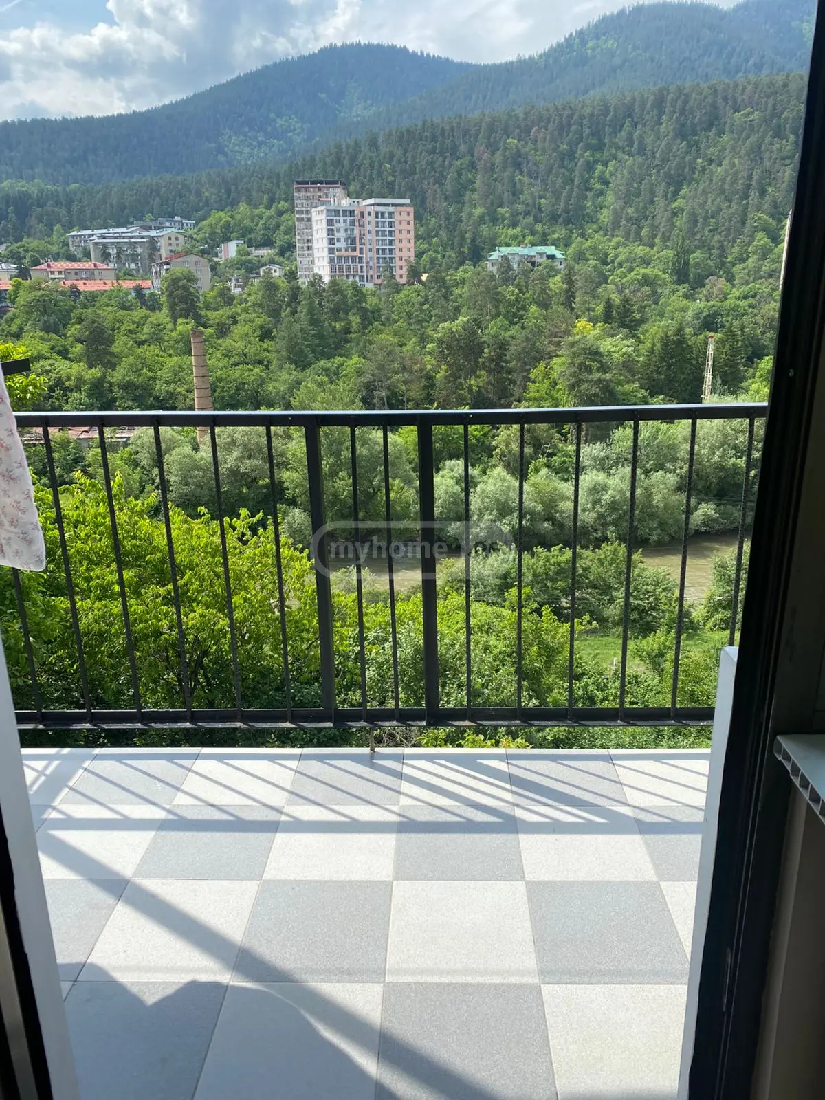 For Sale 6 Room Apartment Borjomshi view 10