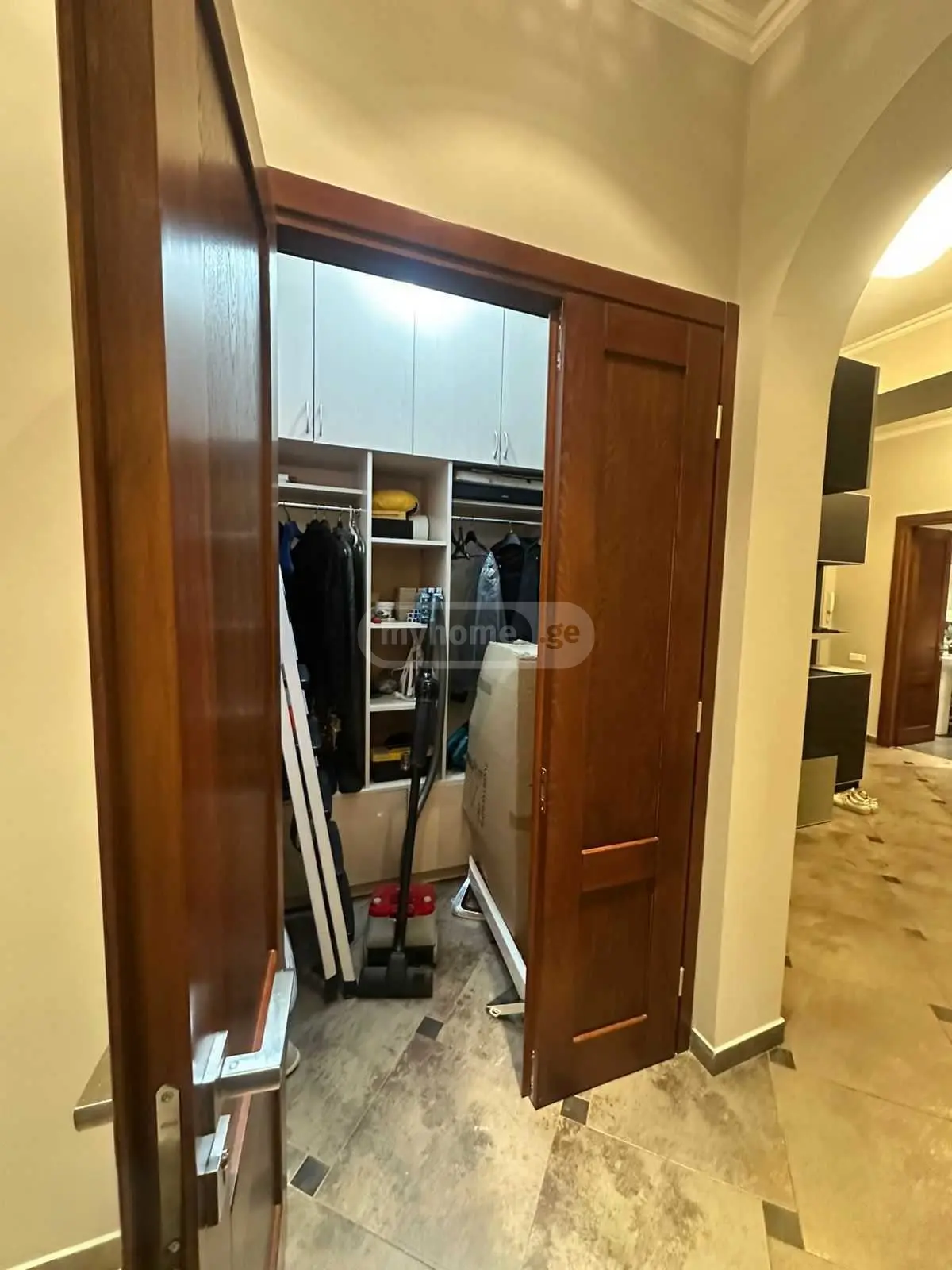For Sale 4 Room Apartment view 9