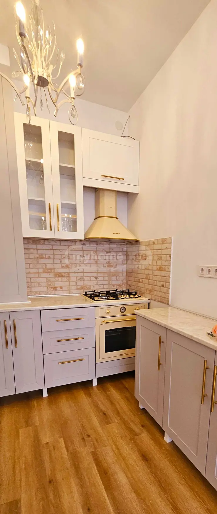 For Sale 4 Room Apartment view 2