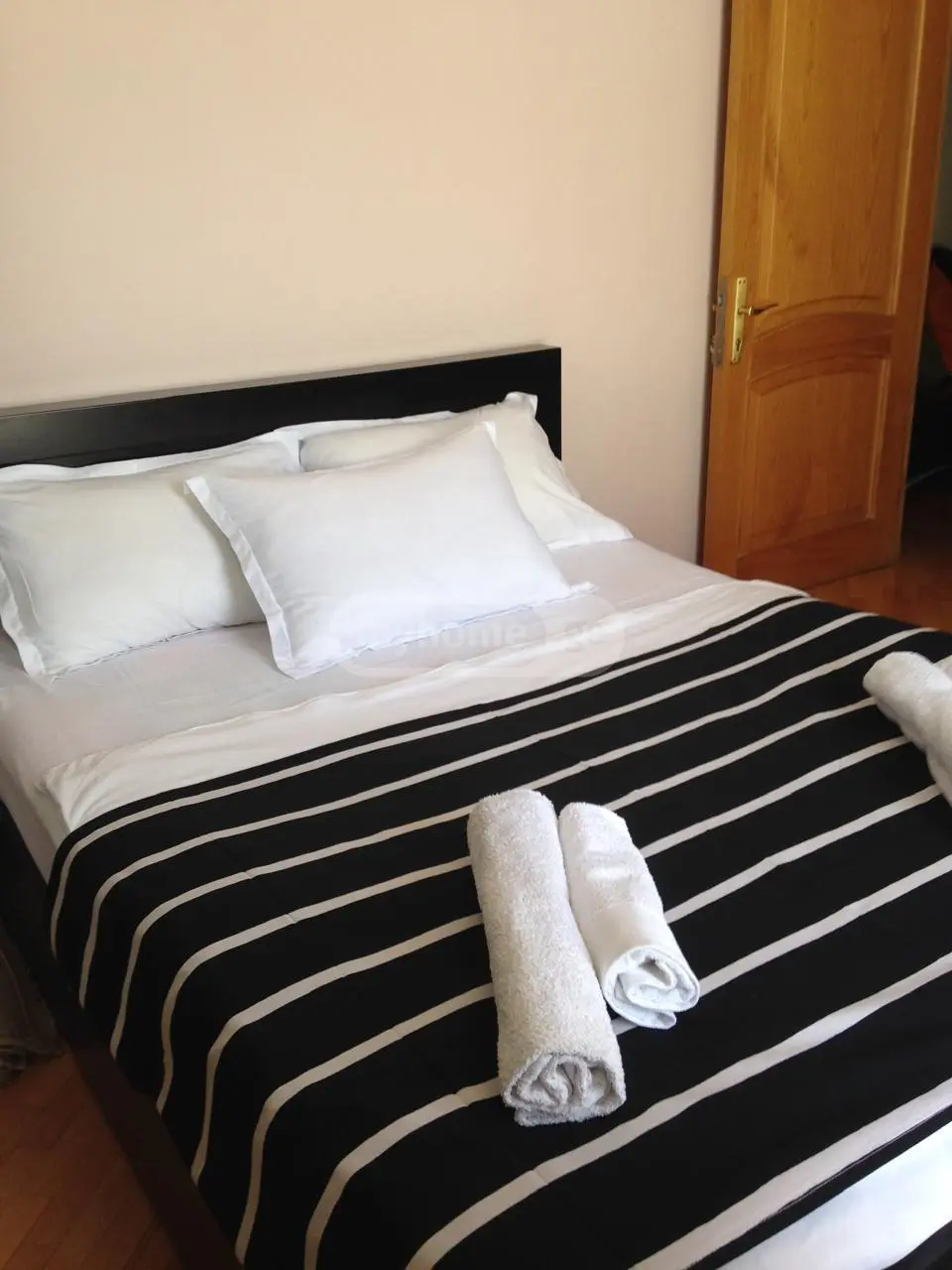 For Rent 4 Room Apartment Mtatsmindaze view 8