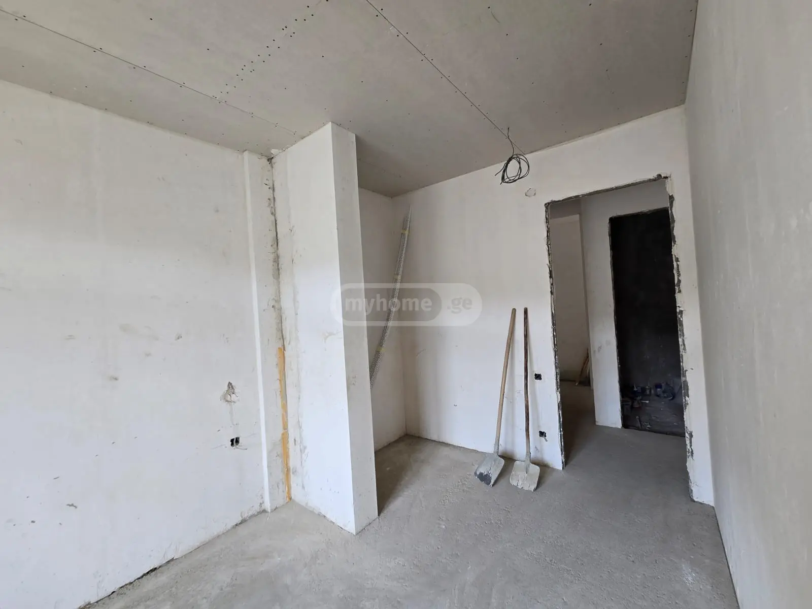 For Sale 4 Room Apartment view 5