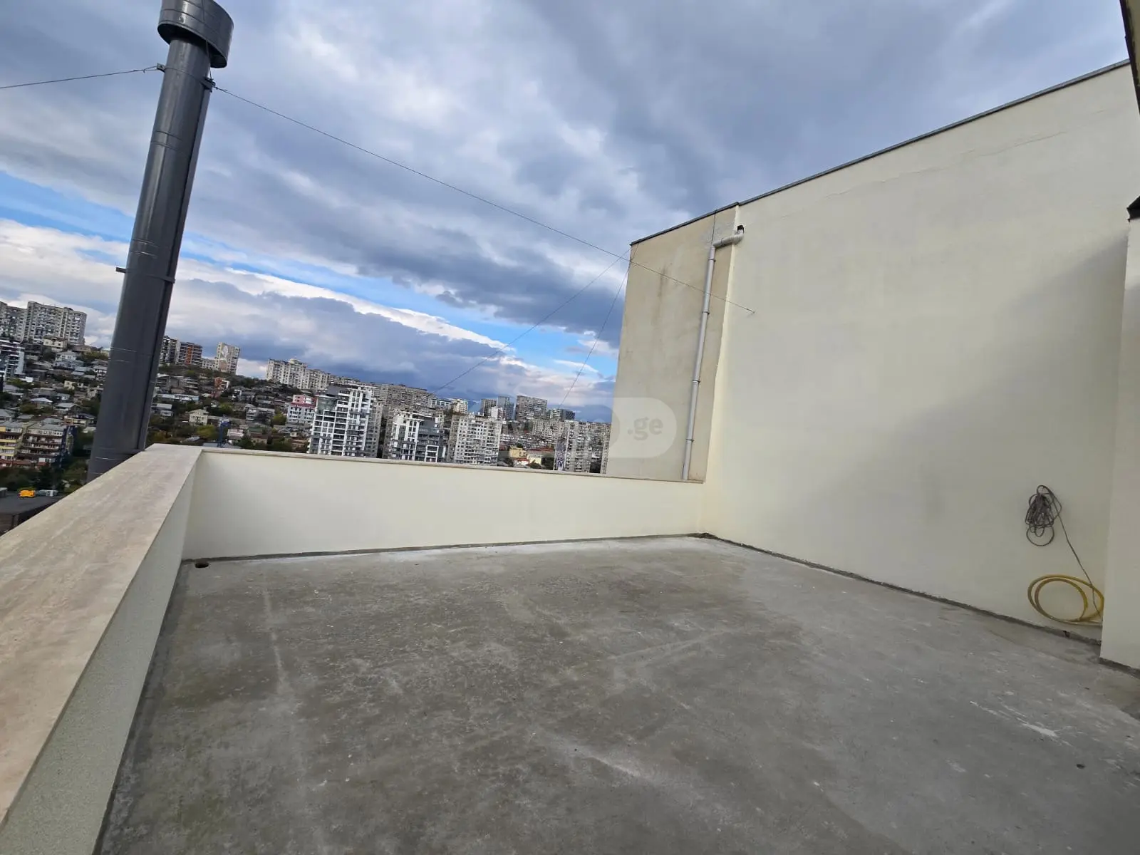 For Sale 4 Room Apartment view 3