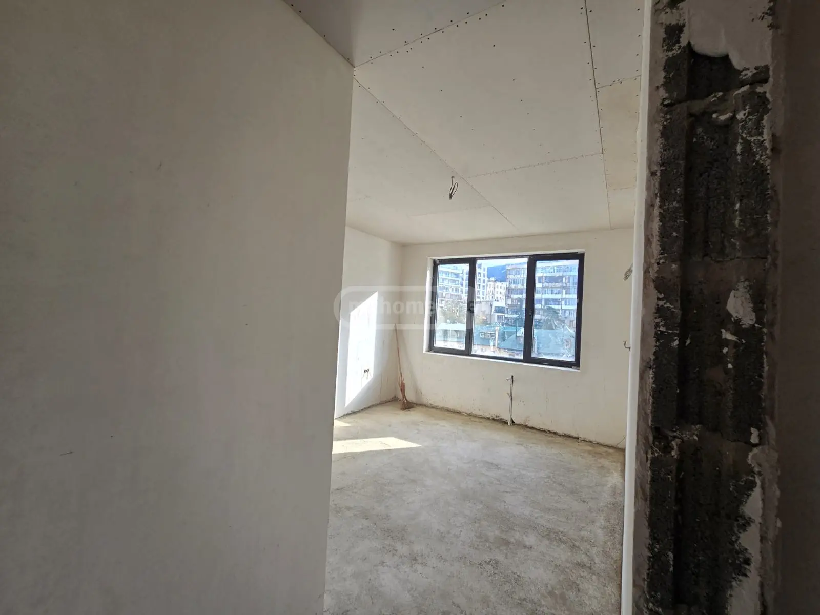For Sale 4 Room Apartment view 8