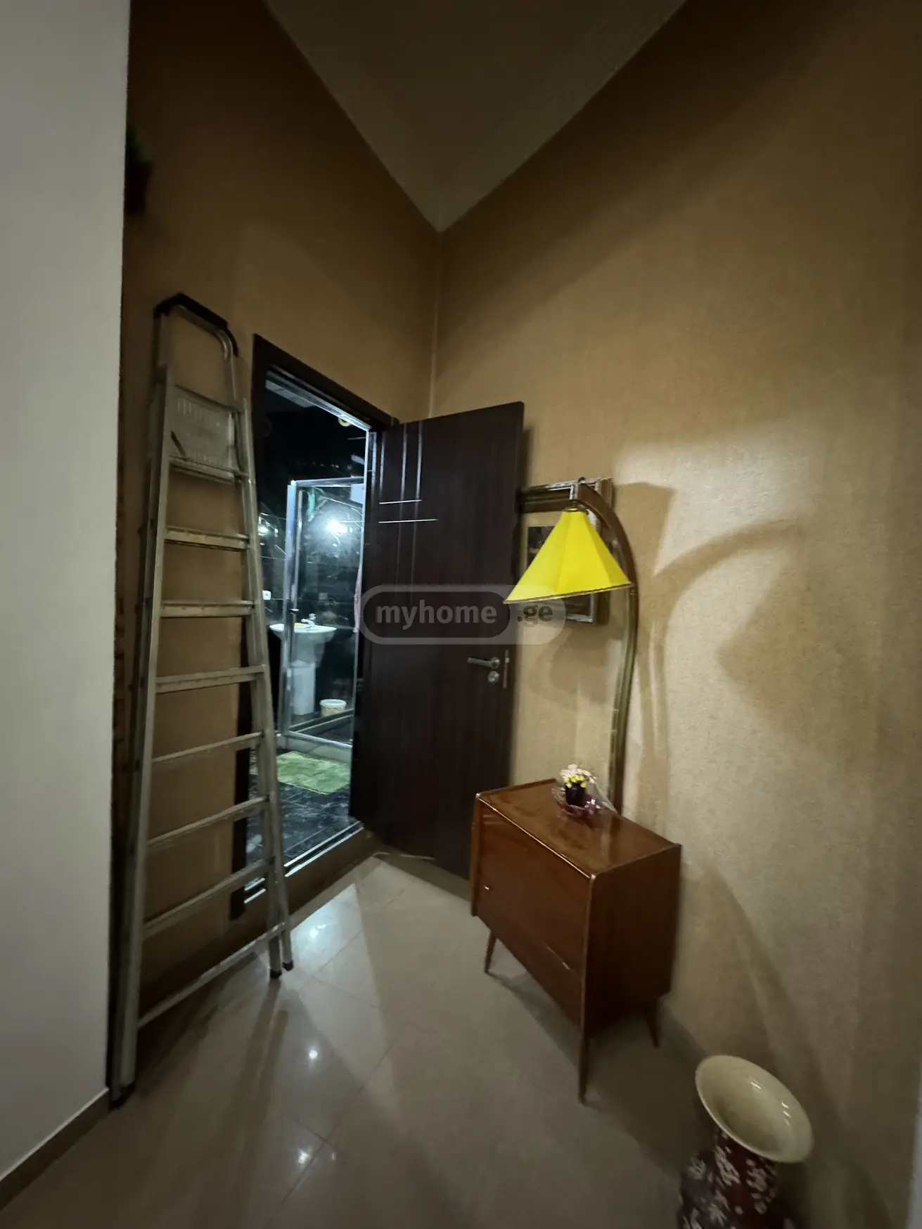 For Sale 4 Room Apartment Chughuretshi view 5