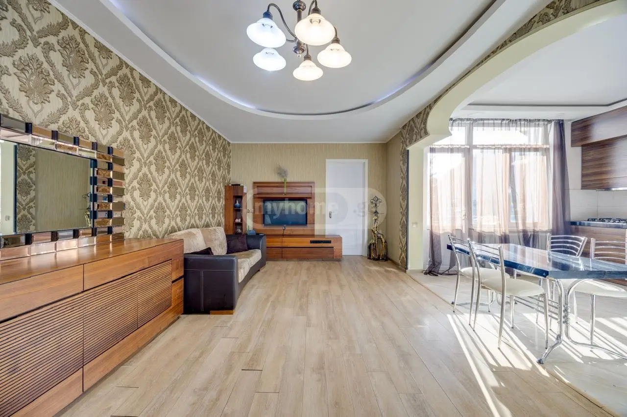 Daily Rent 4 Room Apartment Chughuretshi, 7 of 8