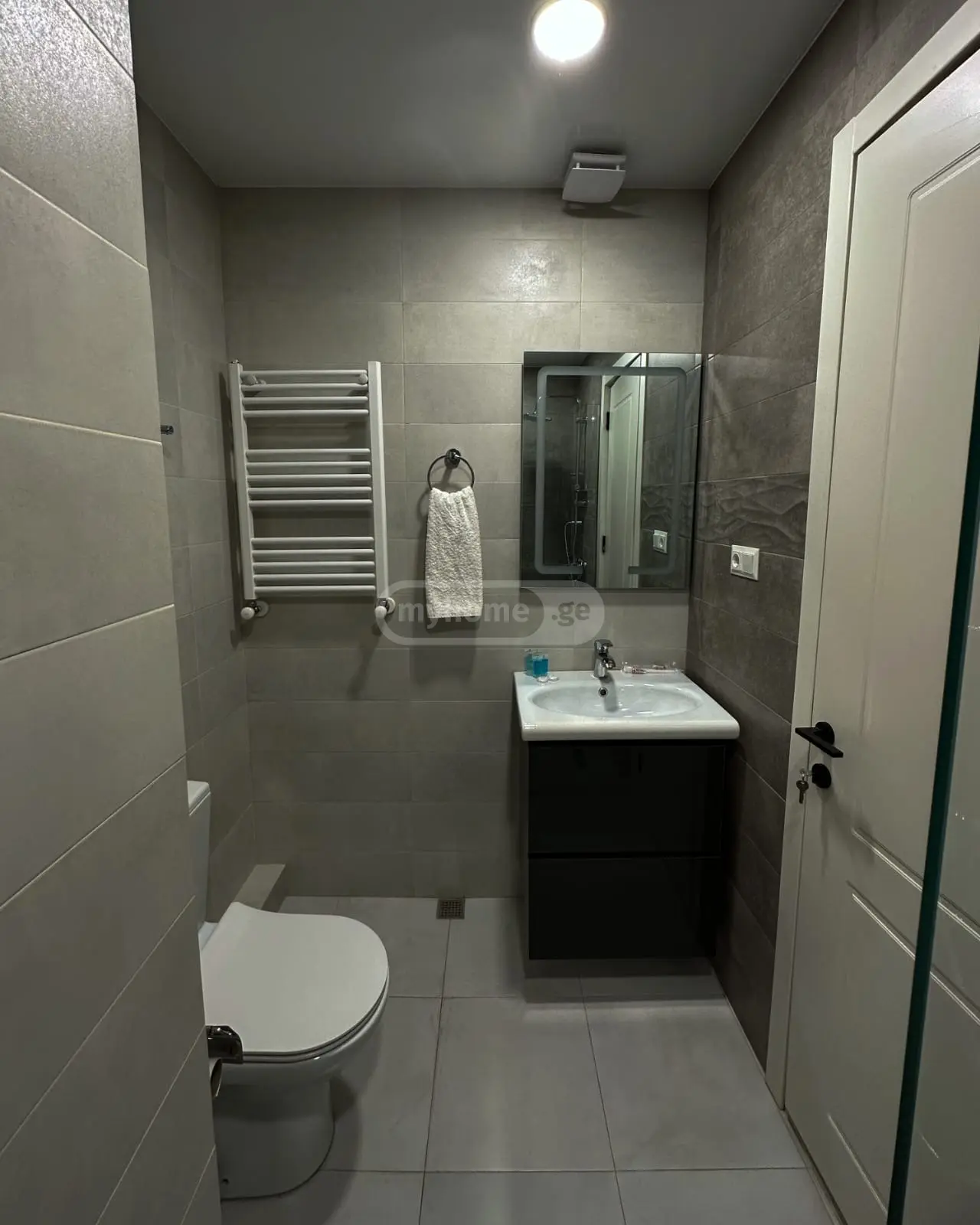 Daily Rent 2 Room Apartment Avlabarshi view 8