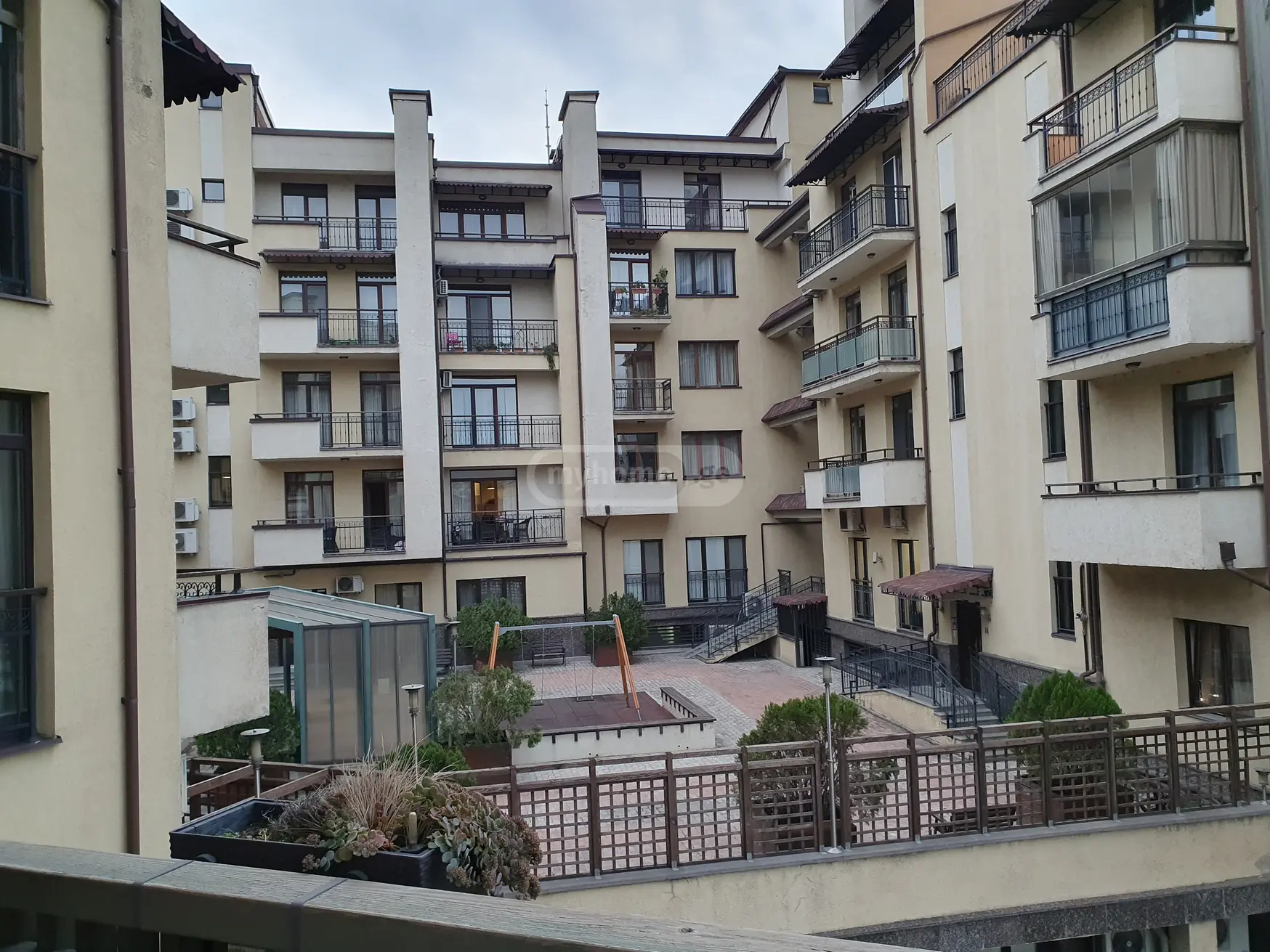 Продажа 4-комната Квартира view 22