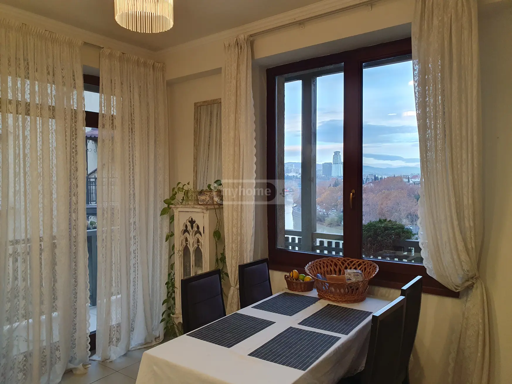 Продажа 4-комната Квартира view 30