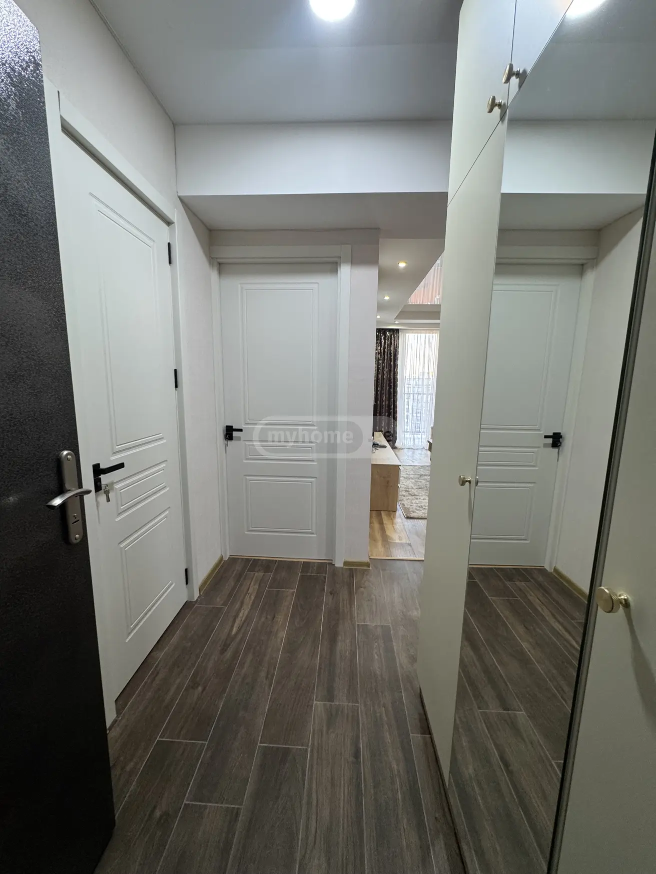 Daily Rent 2 Room Apartment, 1 of 9