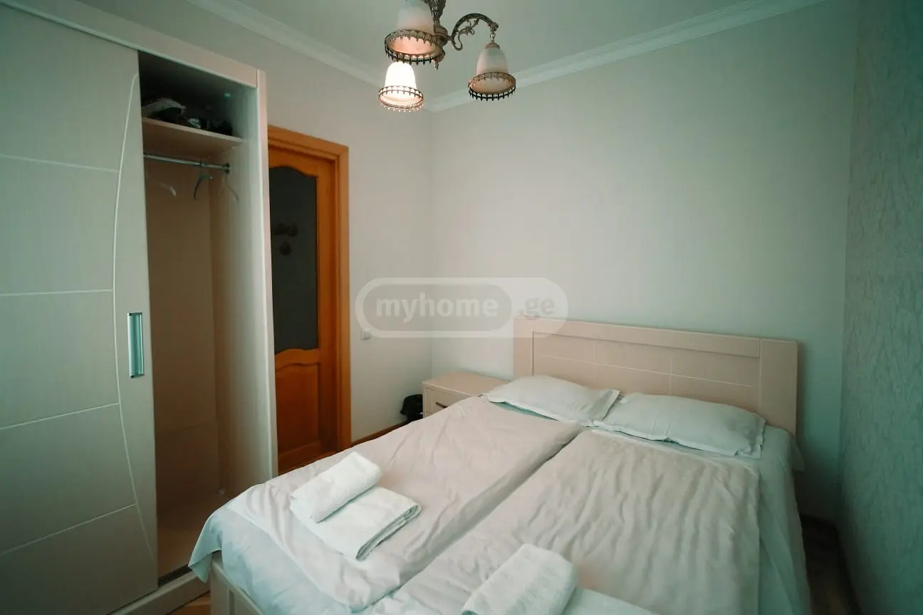 Daily Rent 8 Room Apartment Kutaisshi view 2