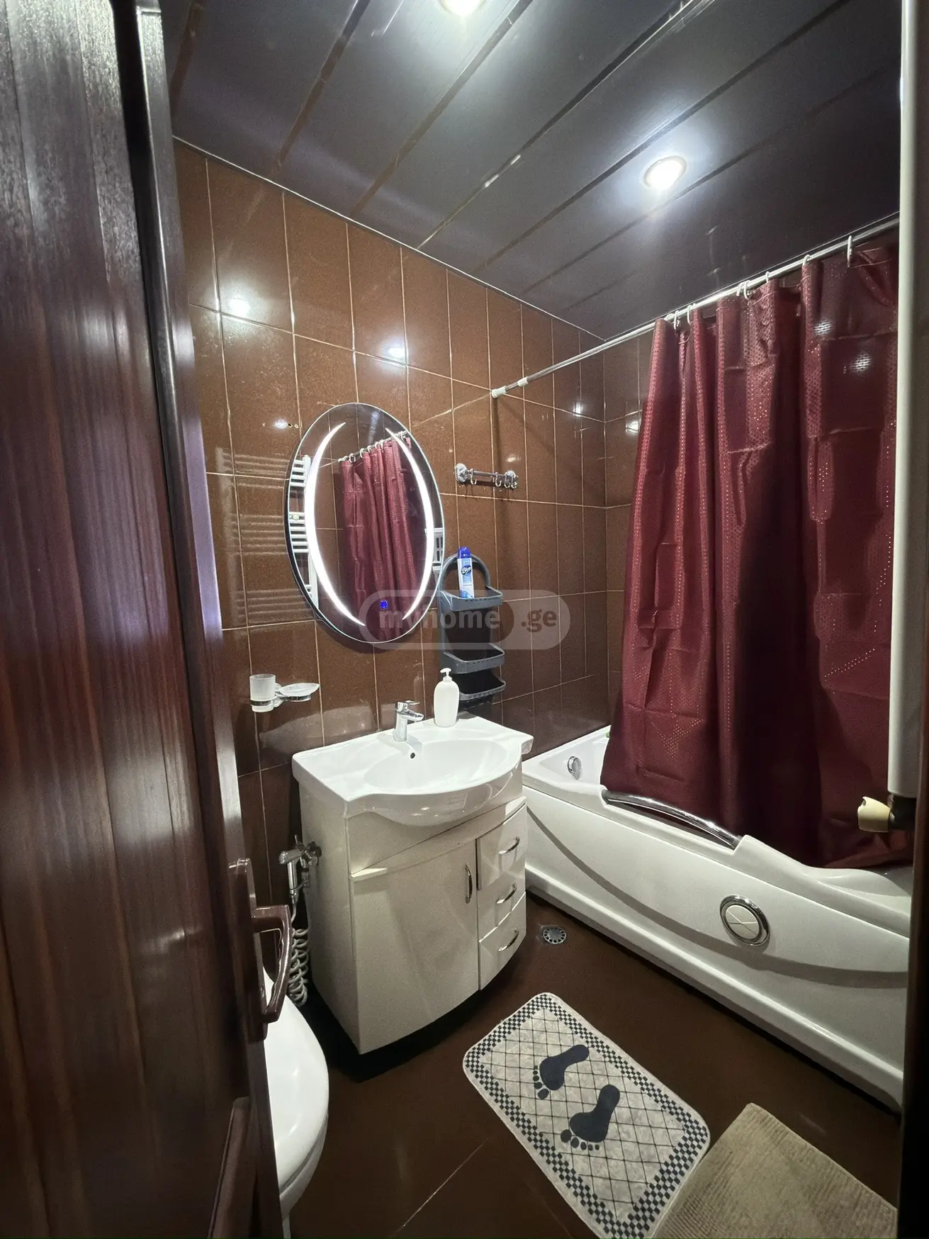 Daily Rent 4 Room Apartment Kutaisshi view 9
