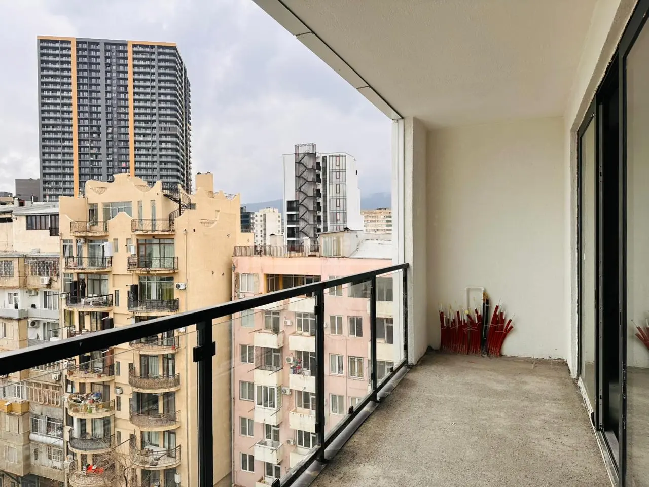 For Sale 4 Room Apartment, 3 of 12