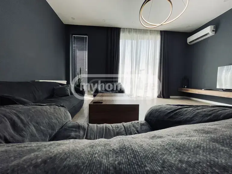 For Sale 8 Room Private House, 1 of 12