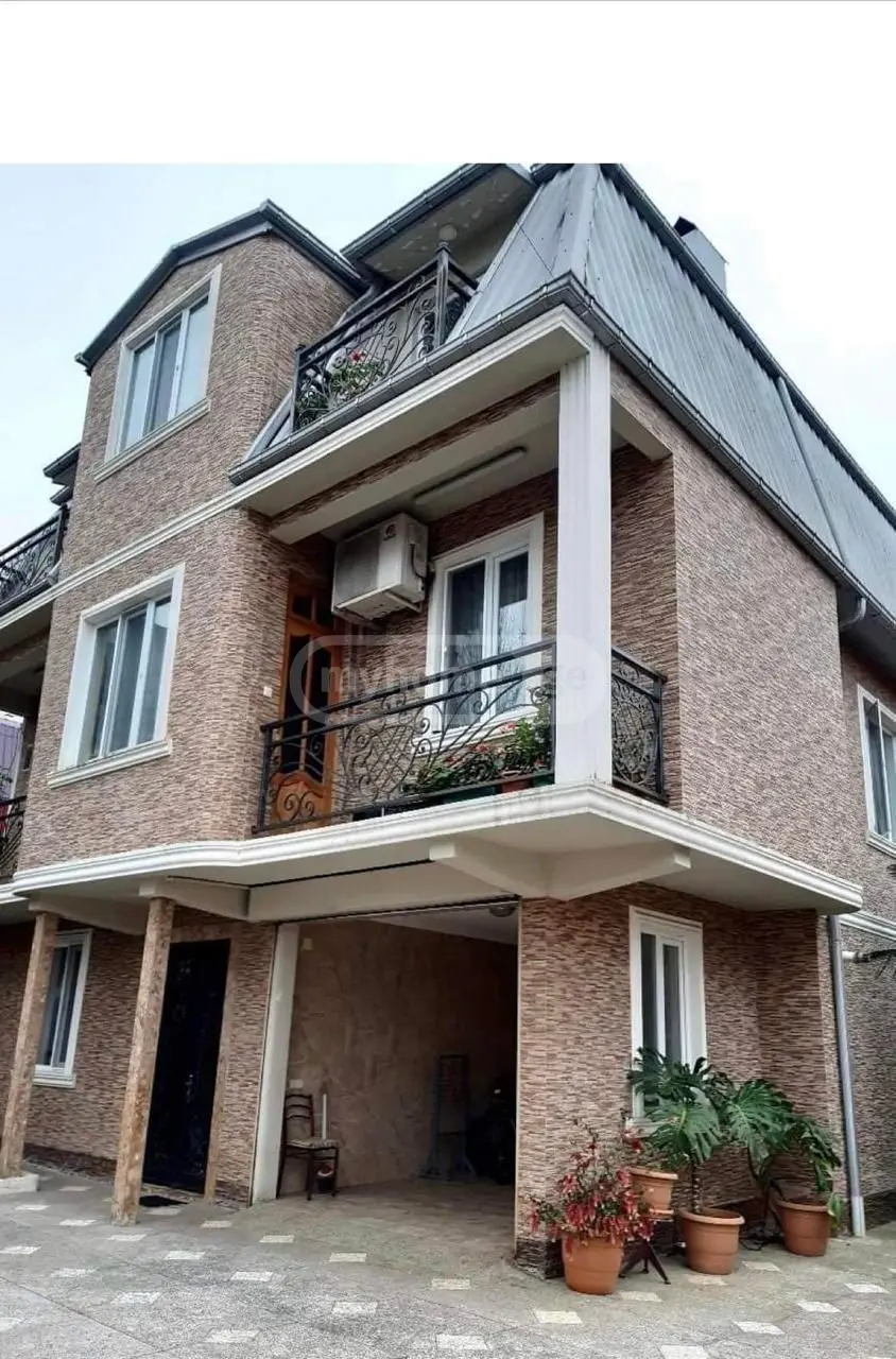 For Sale 9 Room Private House view 1