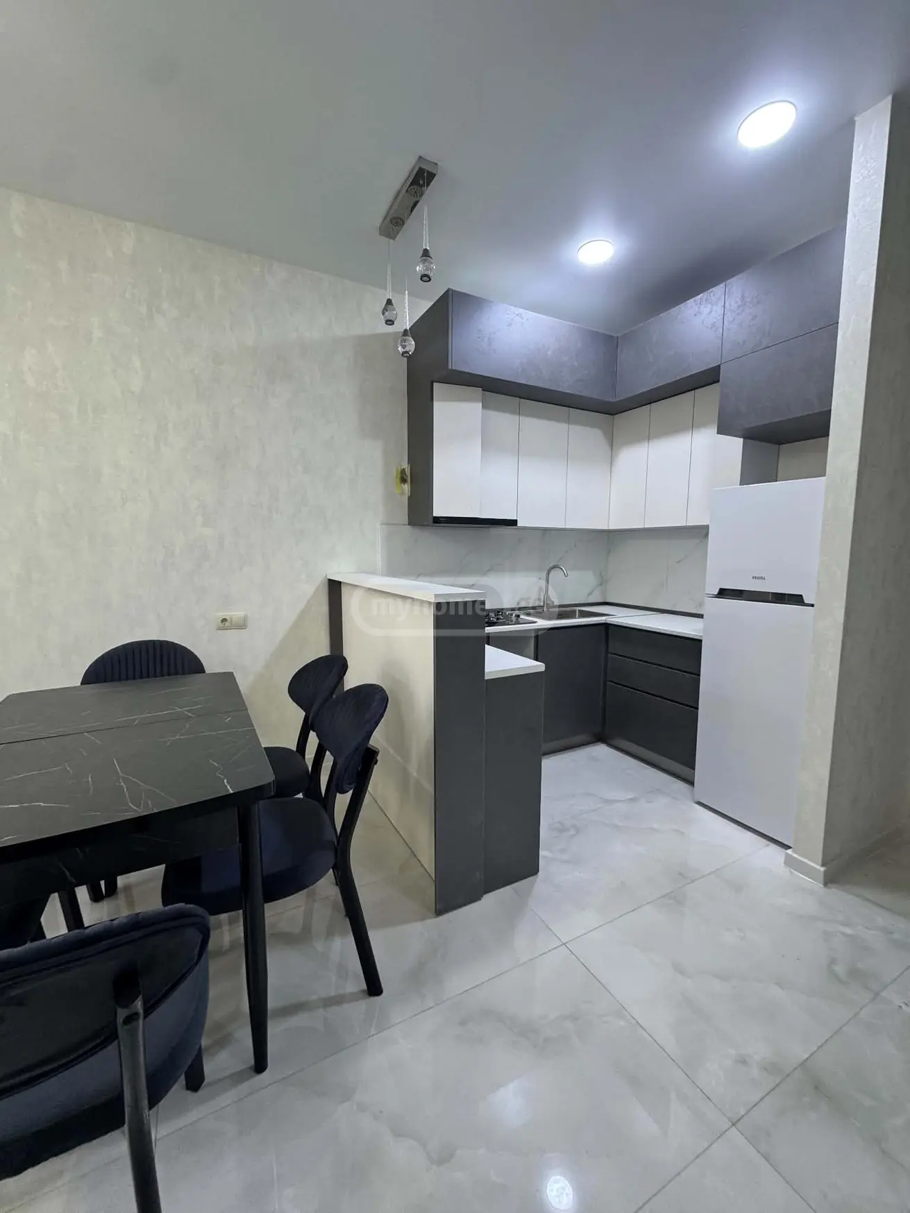 For Sale 3 Room Apartment, 3 of 12