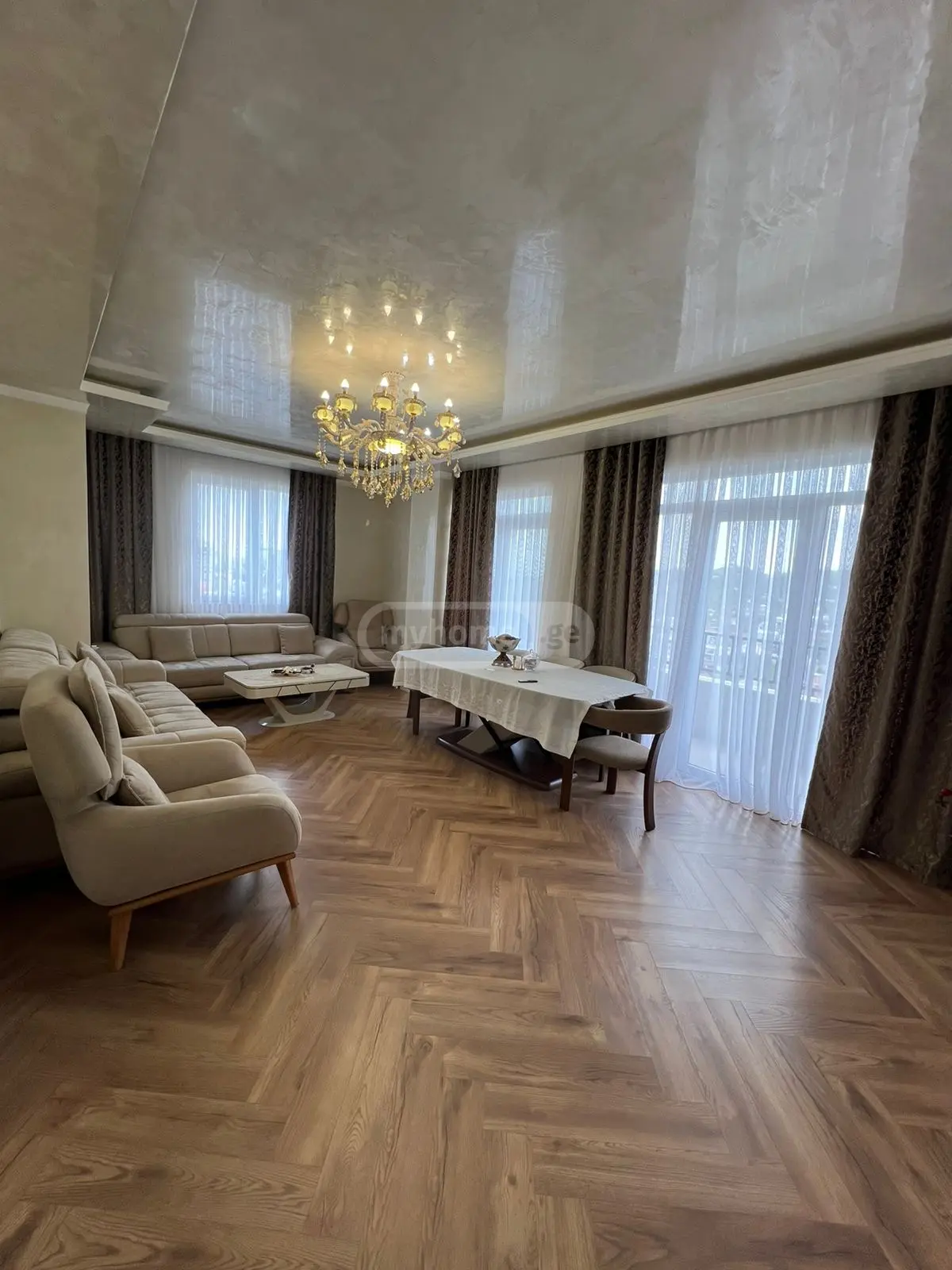 For Sale 5 Room Apartment view 2