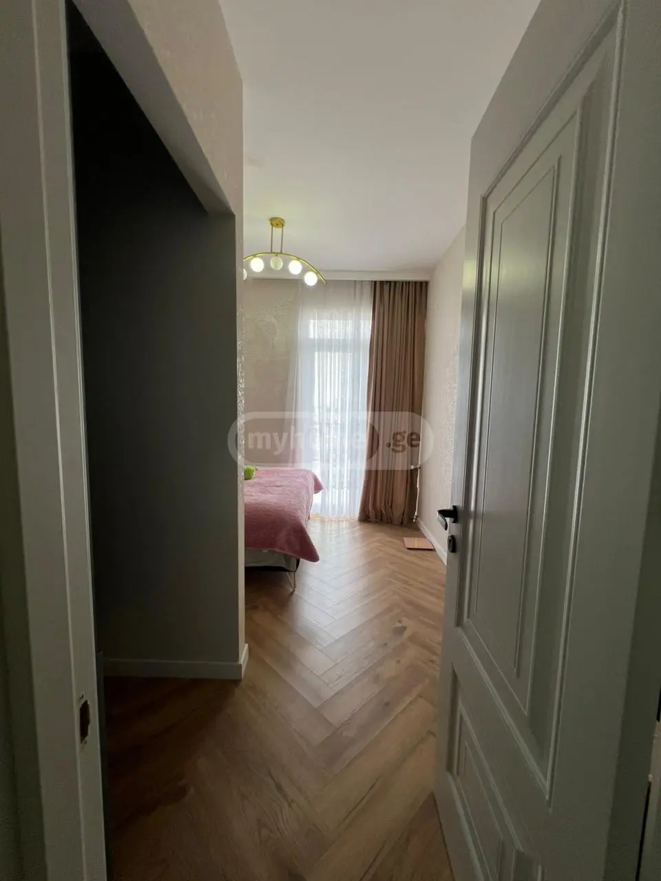 For Sale 5 Room Apartment view 1