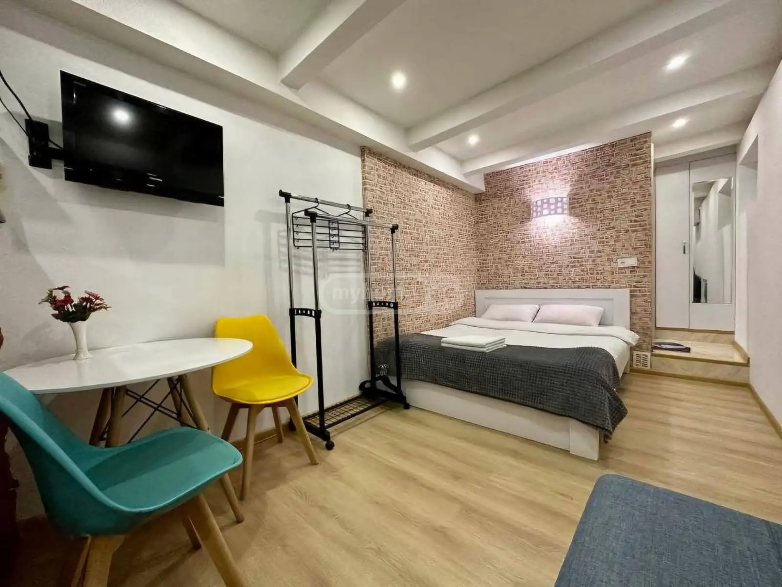 Daily Rent 1 Room Apartment Sololakshi view 2