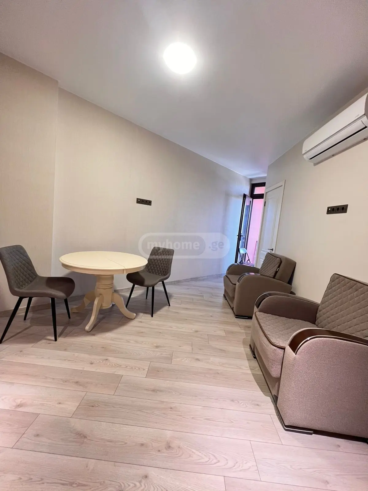 For Sale 3 Room Apartment view 1