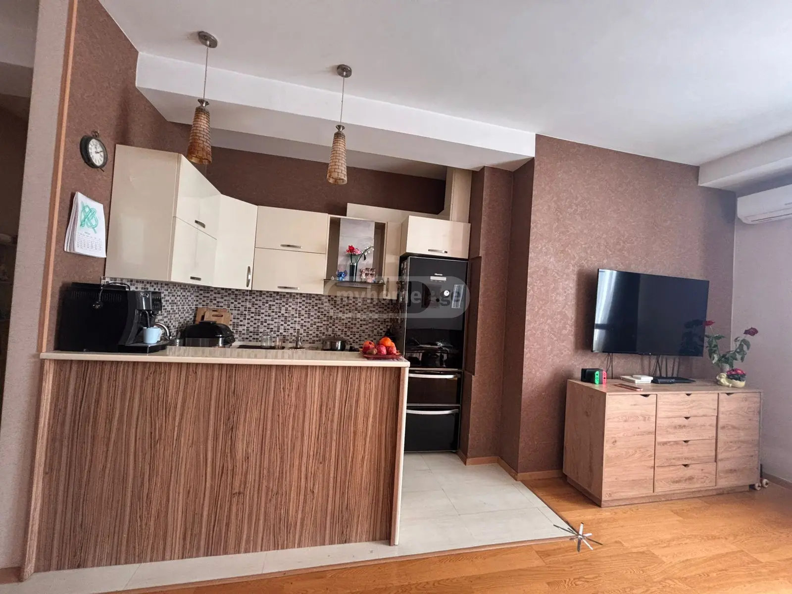 For Sale 3 Room Apartment, 2 of 11