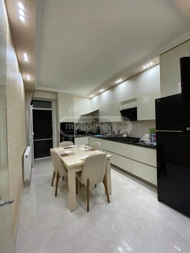 For Sale 4 Room Apartment, 1 of 10