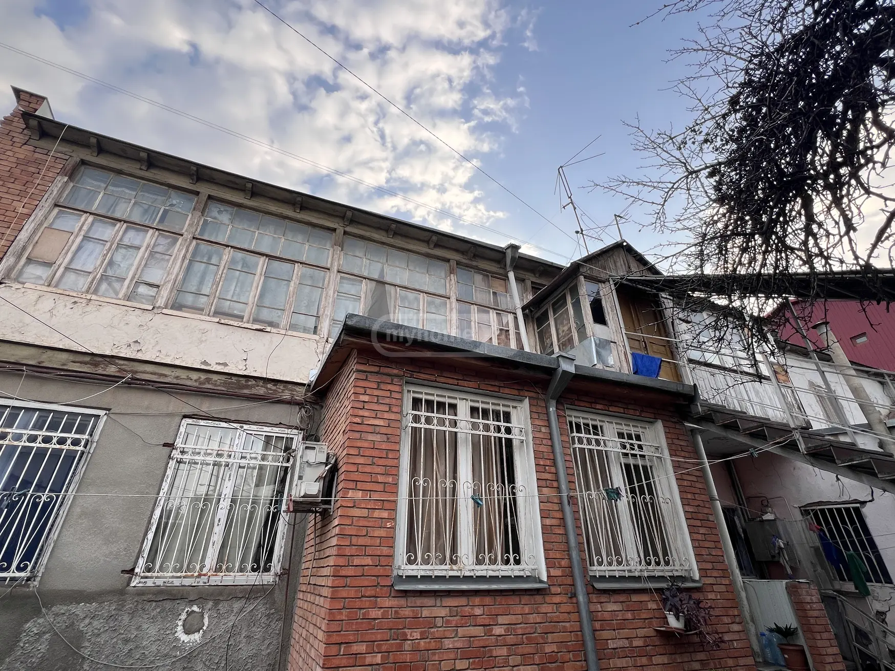For Sale 10+ Room Private House Isanshi, 1 of 8