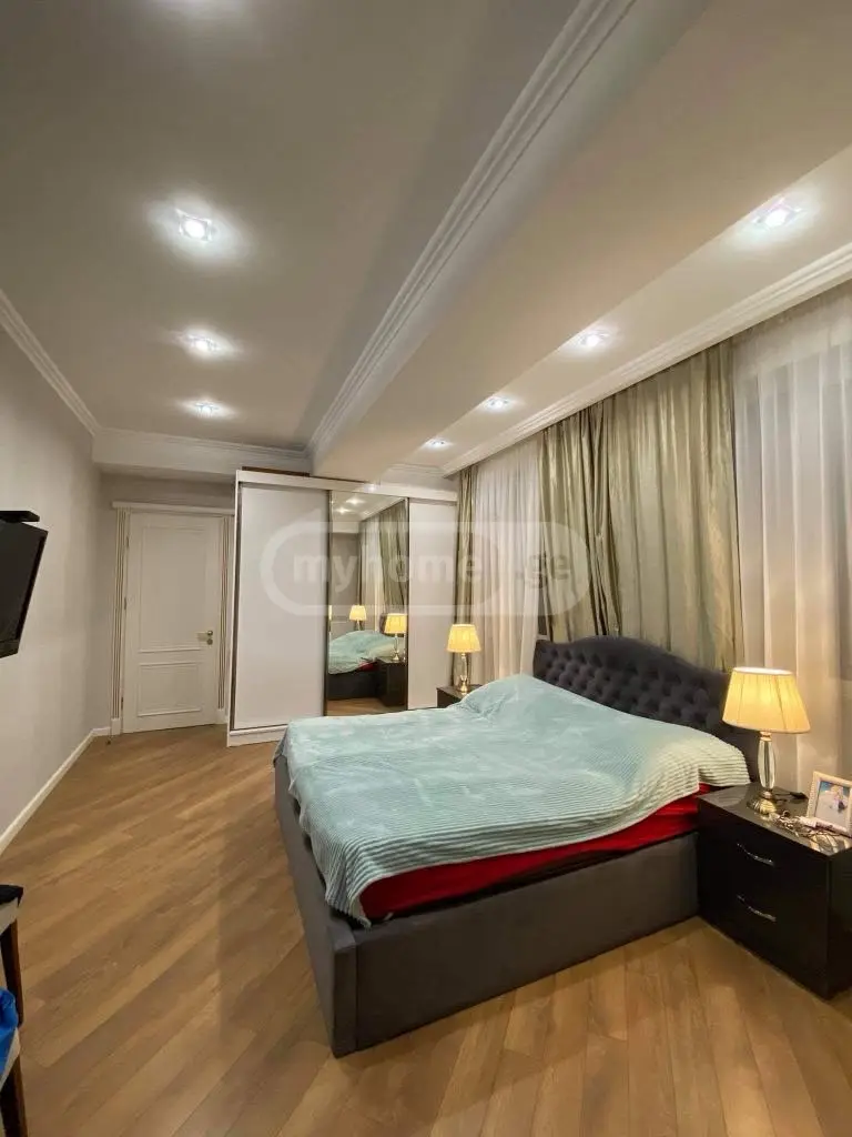 For Sale 4 Room Apartment, 4 of 10