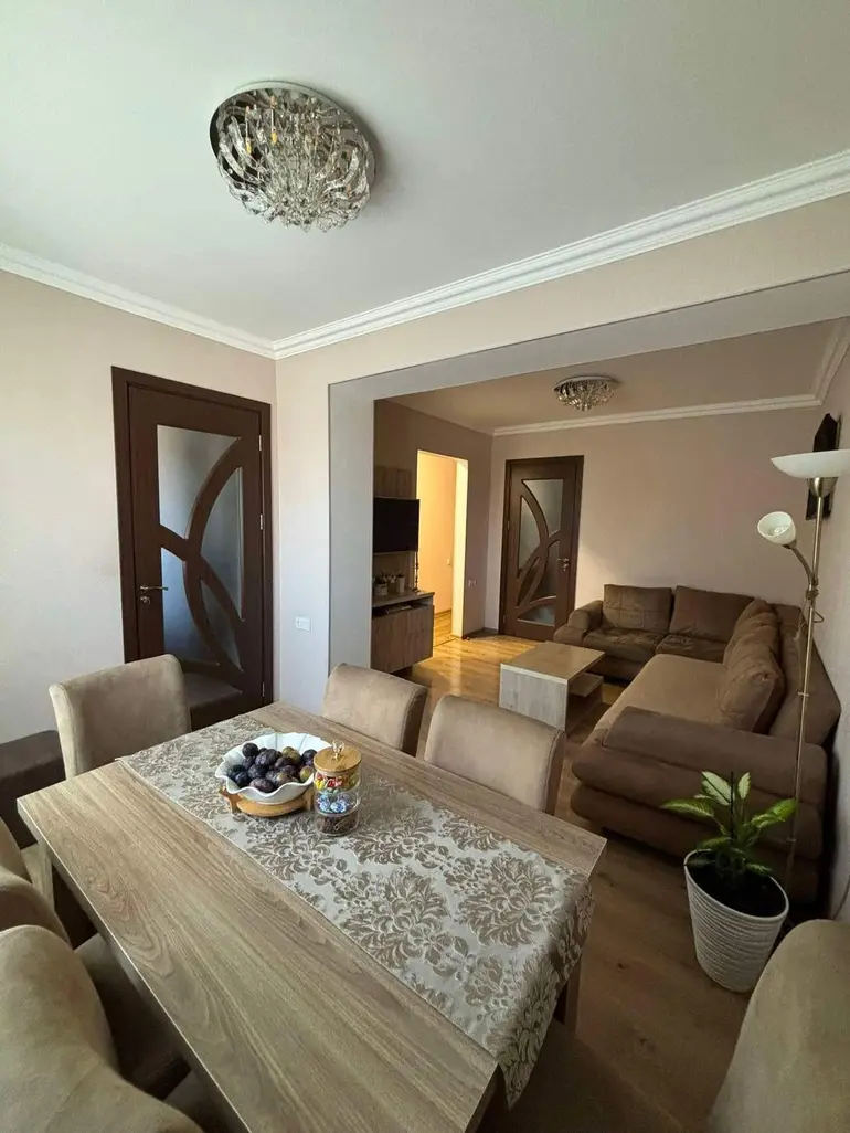 3-Zimmer-Wohnung, Tskneti