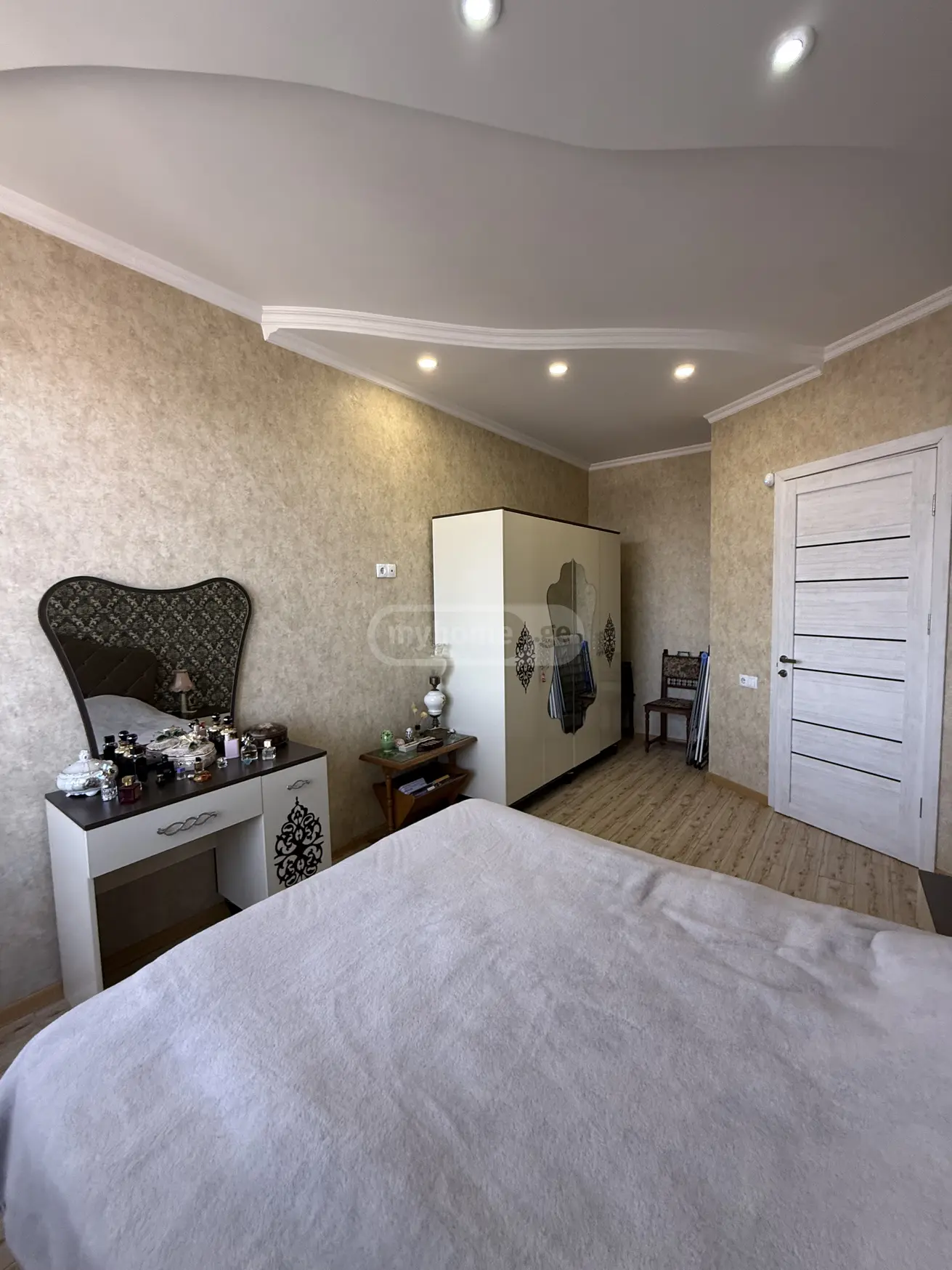For Sale 4 Room Apartment Kutaisshi view 9