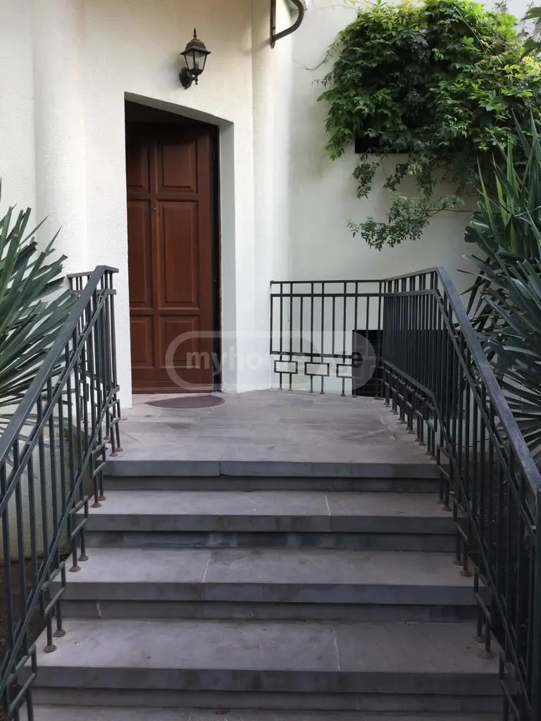 For Sale 6 Room Private House, 1 of 12
