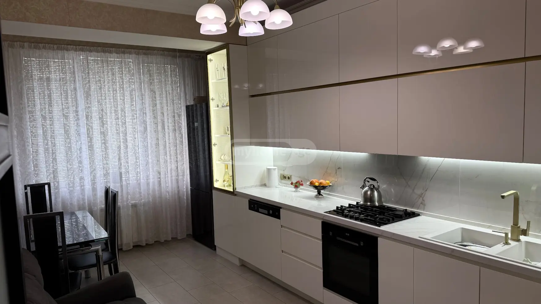 For Sale 4 Room Apartment, 2 of 9