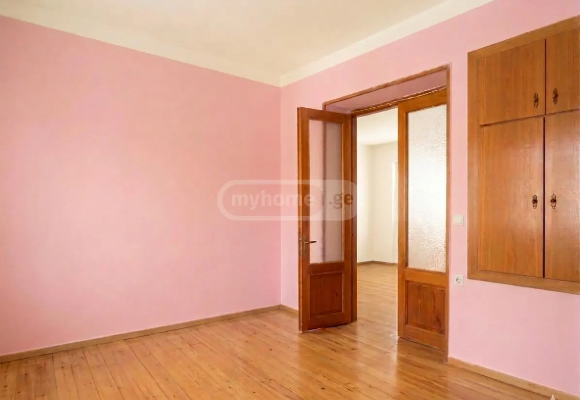 For Sale 6 Room Private House, 2 of 5