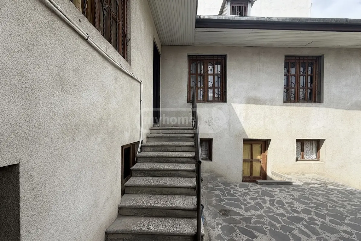For Sale 10+ Room Private House Avlabarshi, 1 of 6