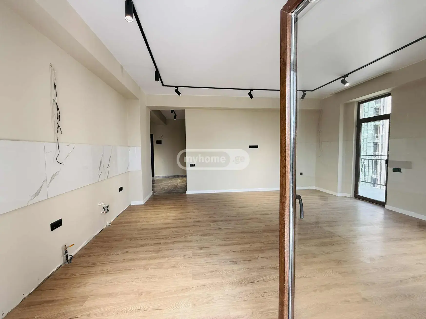 For Sale 3 Room Apartment, 2 of 11