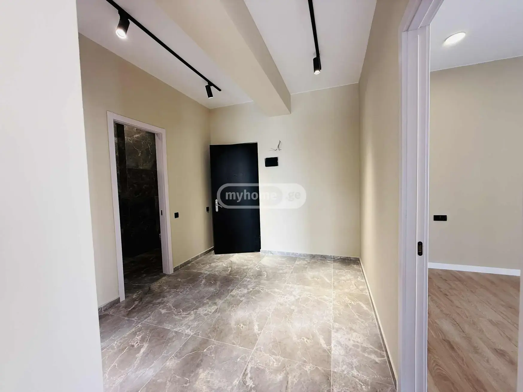 For Sale 3 Room Apartment, 3 of 11