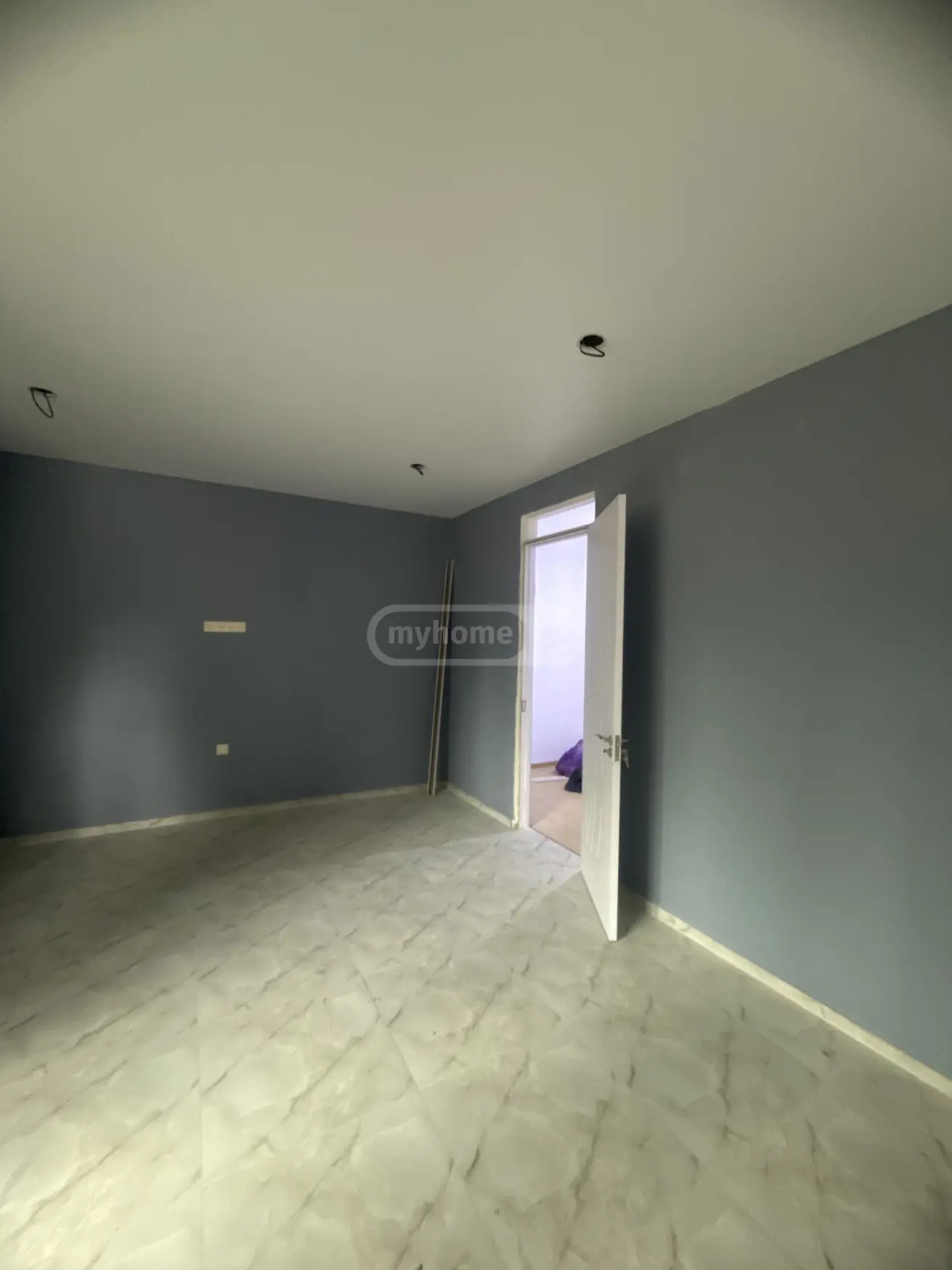 For Sale 4 Room Apartment view 2