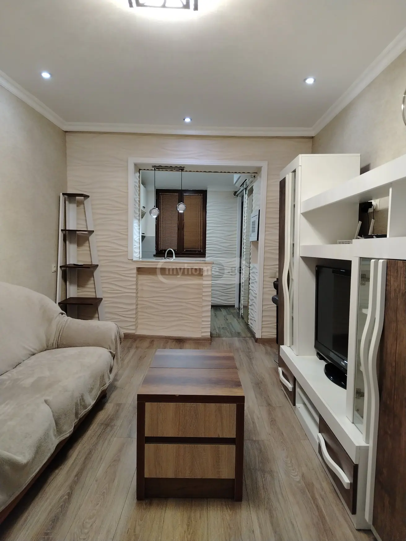Daily Rent 2 Room Apartment Kutaisshi view 3