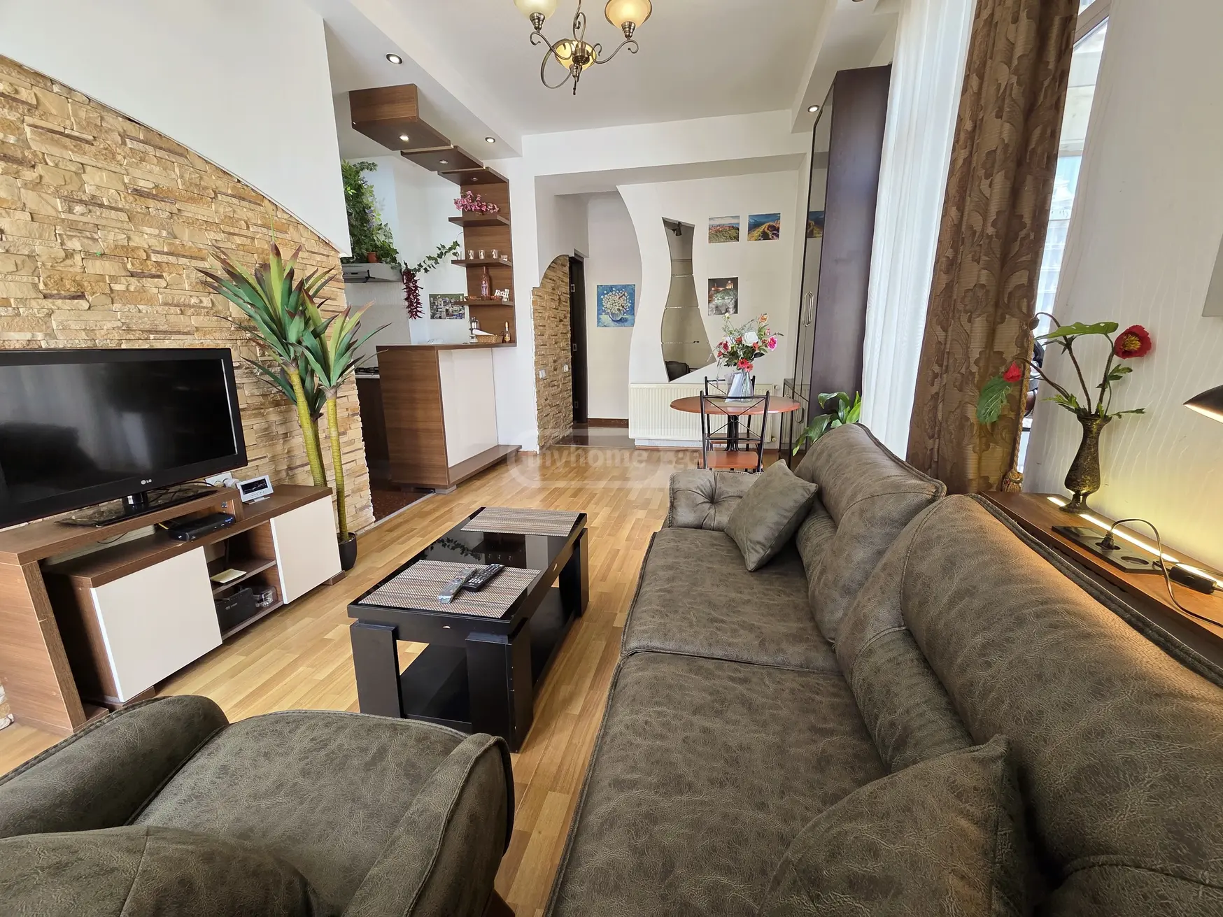 Daily Rent 2 Room Apartment Mtatsmindaze view 5