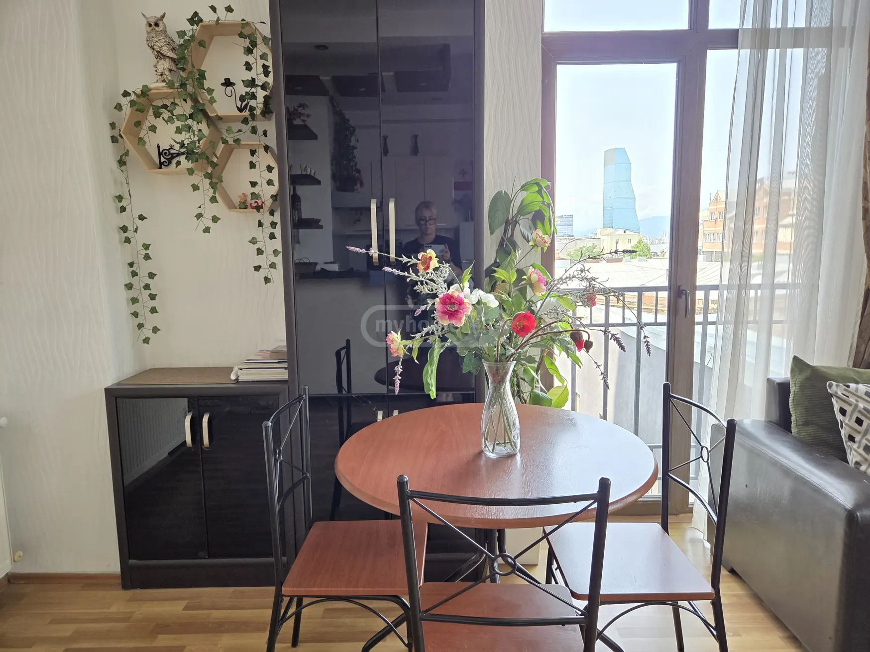 Daily Rent 2 Room Apartment Mtatsmindaze view 6