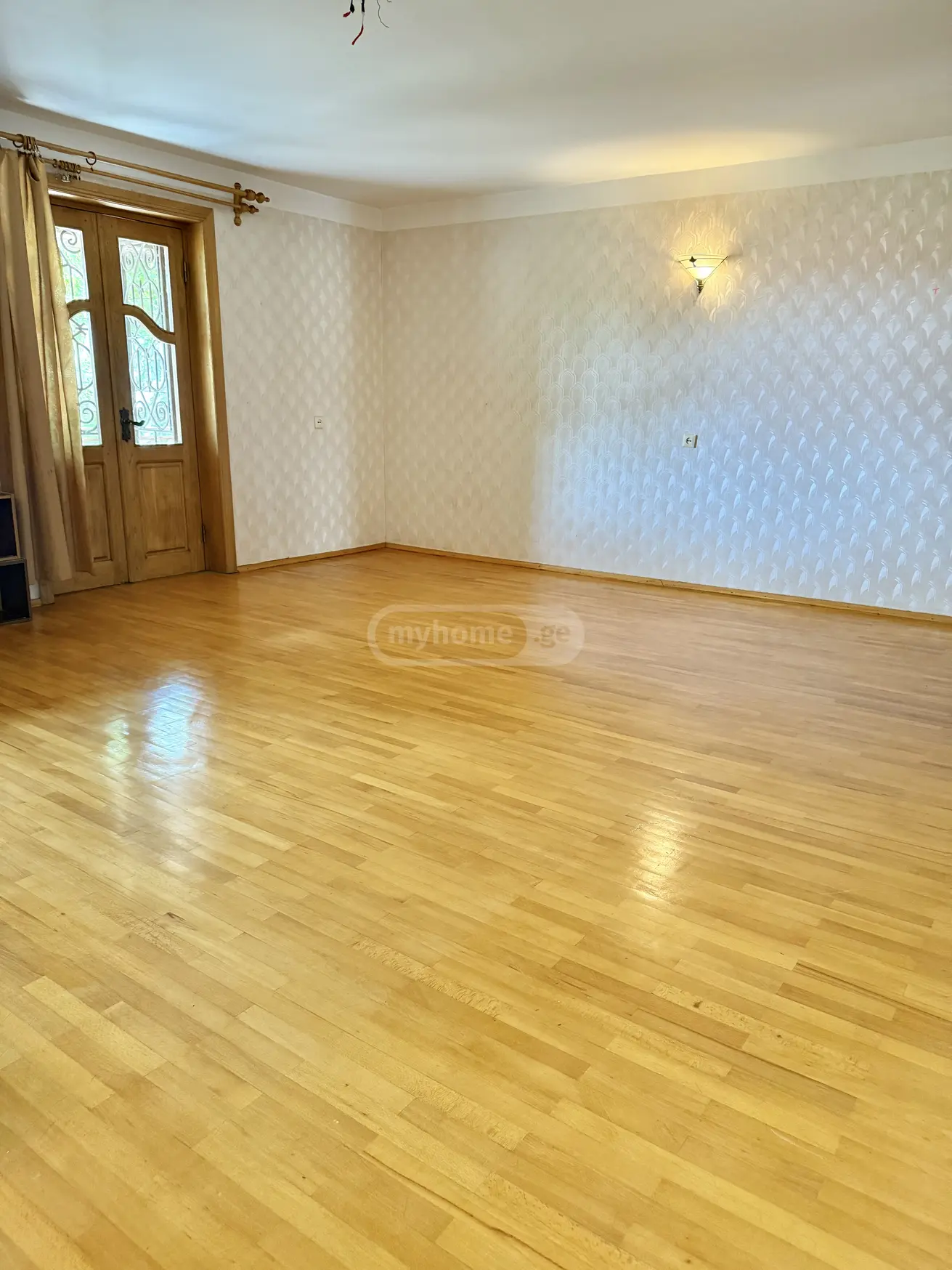 For Sale 5 Room Apartment Kutaisshi view 3