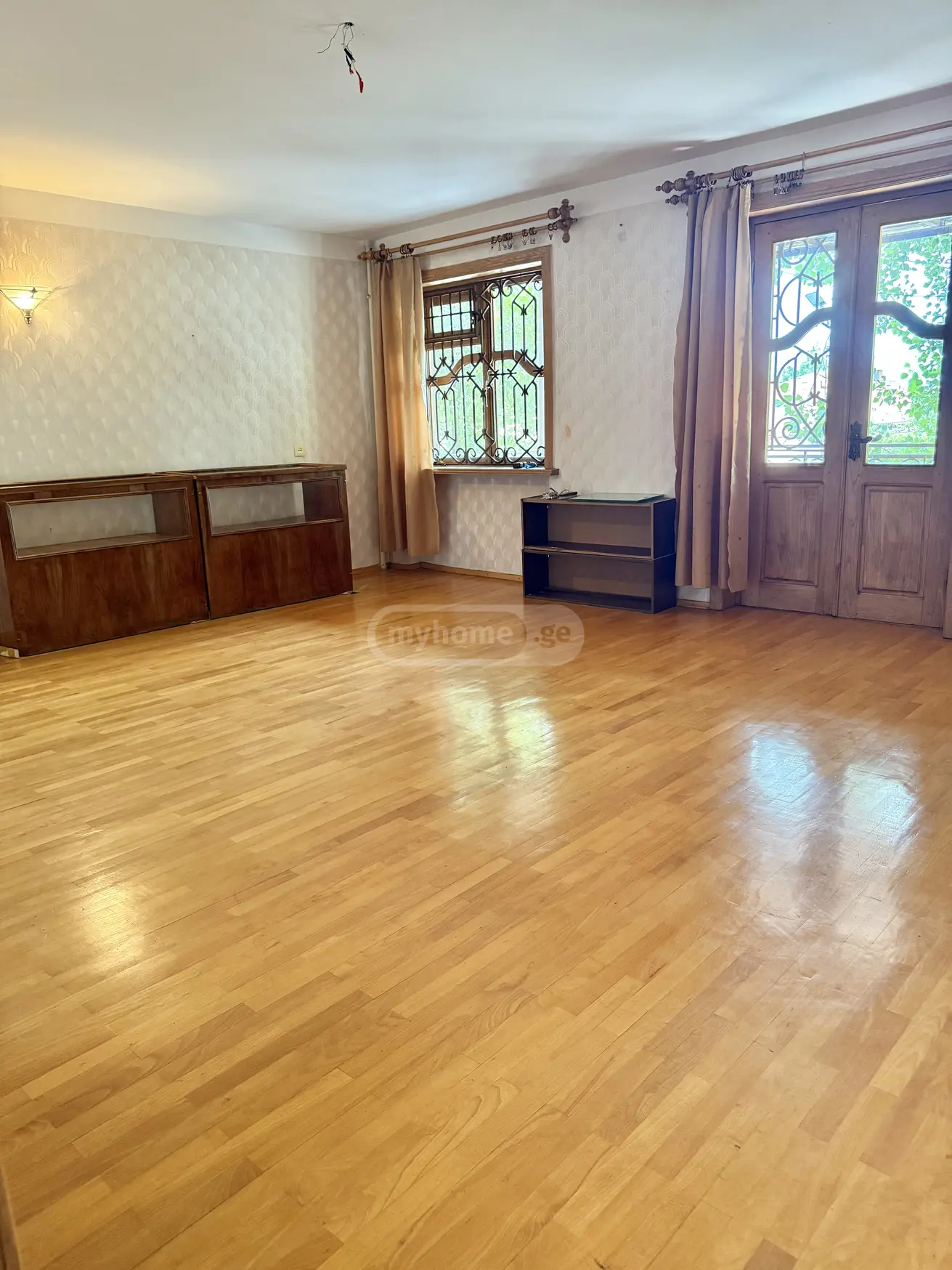For Sale 5 Room Apartment Kutaisshi view 2