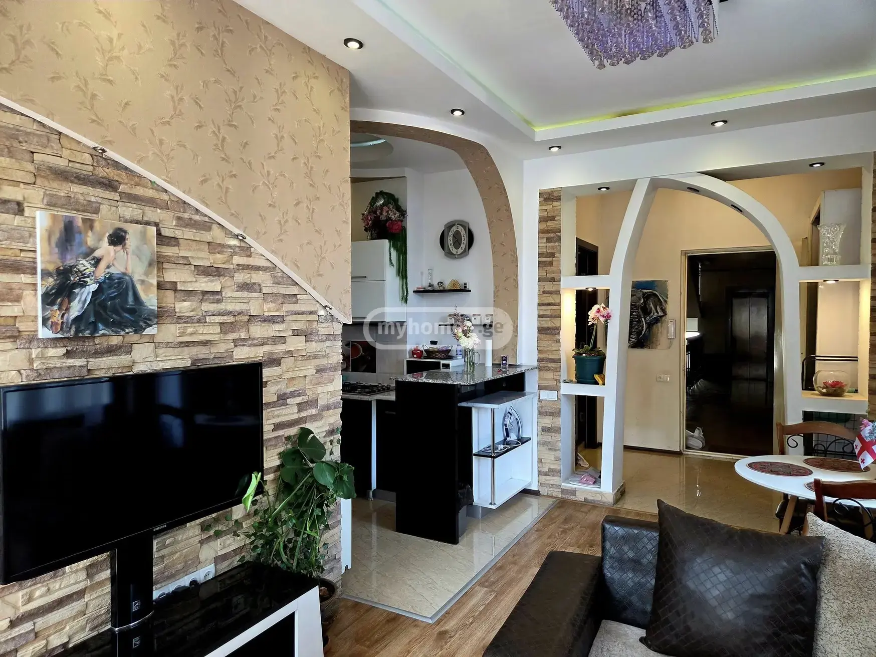 Daily Rent 2 Room Apartment Mtatsmindaze view 9